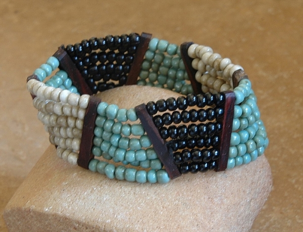 Ausgefallenes Armband - Holz und Glasperlen