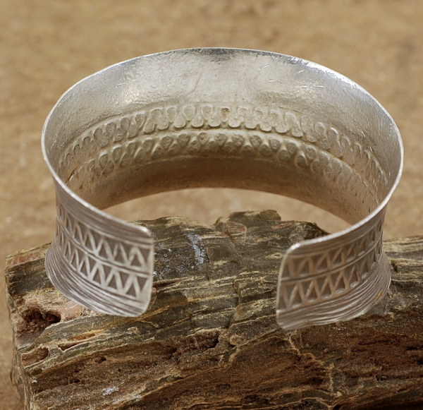 Breite Silber Armspange - Handgefertiger Armschmuck - Rückseite