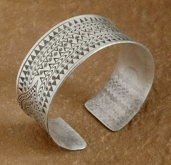 Breite Tuareg Armspange - Dekorativ aus Silber