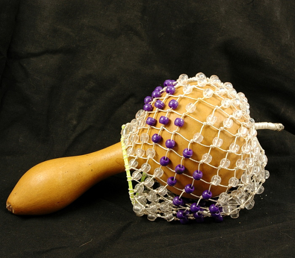 Chekere /Marakas - Afrika Musikinstrument mit Perlen