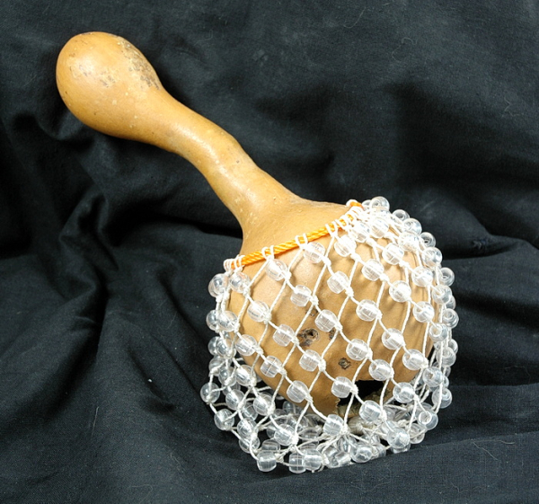 Chekere /Marakas - Afrika Musikinstrument - weiße Perlen