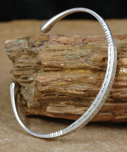 Schmale Tuareg Armspange aus Silber - Viereckig