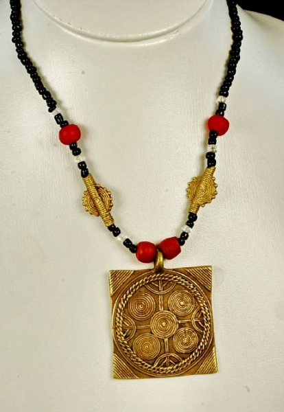 Dekorative Afrika Halskette mit Bronze Anhänger