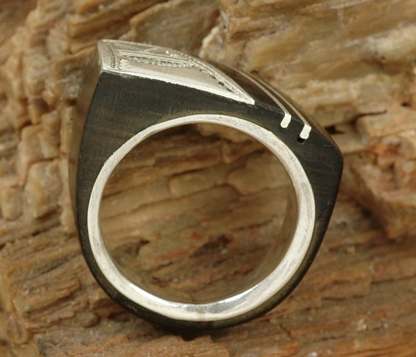 Dekorativer Tuareg Ring aus Ebenholz mit Silber