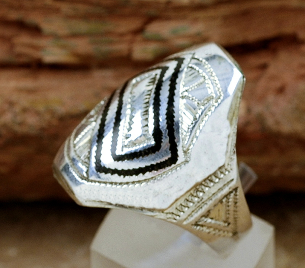 Dekorativer Tuareg Ring - Silber mit Ebenholz