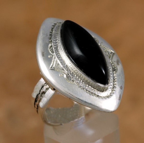 Dekorativer Tuareg Ring - Silber mit Onyx