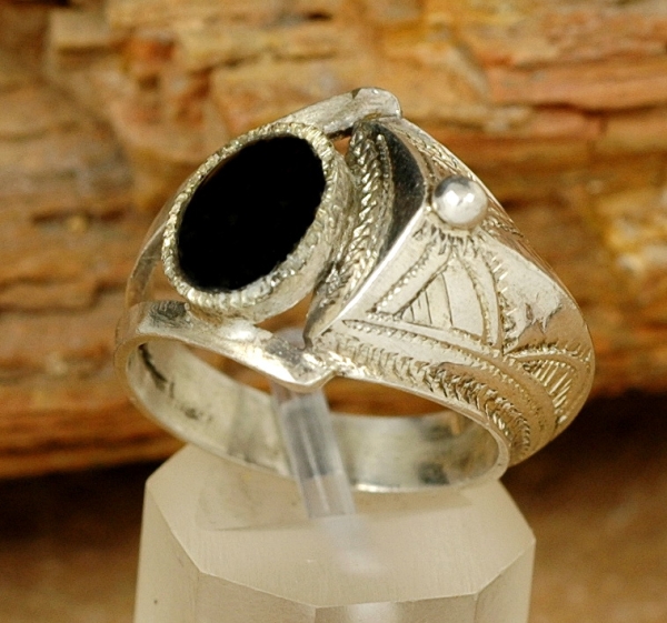 Dekorativer Tuareg Ring - Silber mit schwarzem Onyx