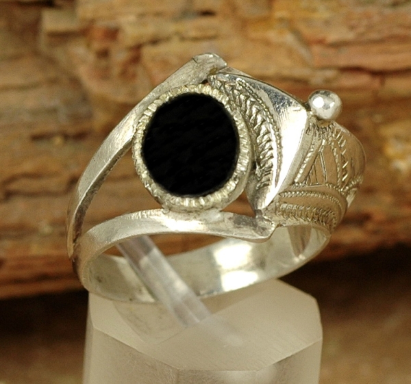Dekorativer Tuareg Ring - Silber mit schwarzem Onyx
