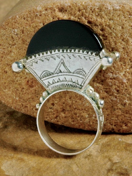 Extravaganter Tuareg Ring aus Silber mit Onyx