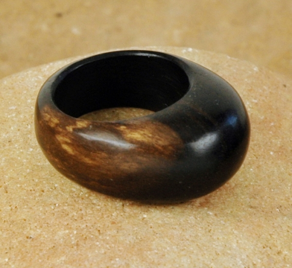 Holz Fingerring / Ring aus Afrika - Holz Schmuck