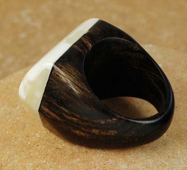 Holz Ring - Fingerring mit Knochen aus Afrika