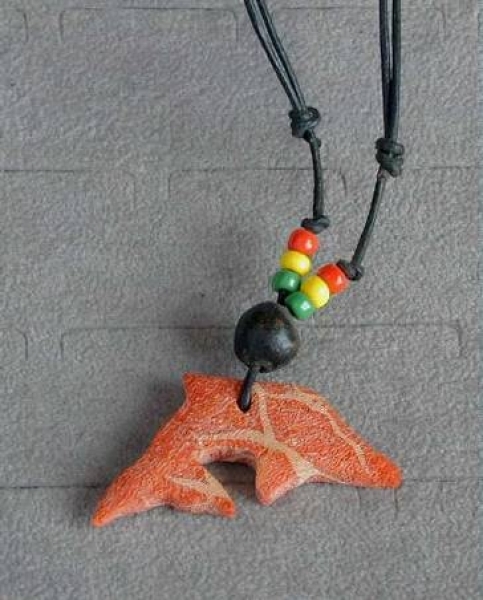 Koralle Halskette / Anhänger - Delfin - Afrika Schmuck