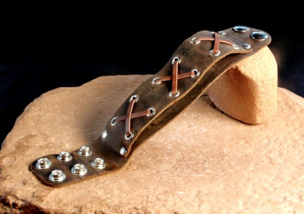 Leder Armband mit Nieten - Braun & Breit