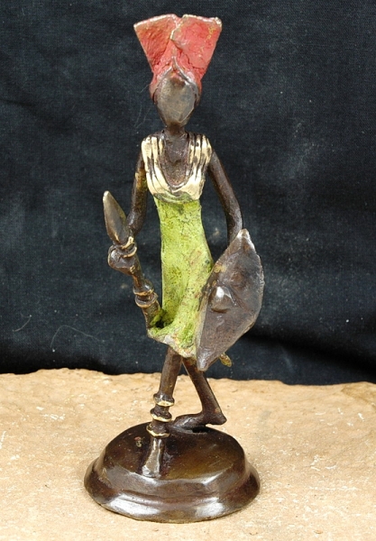 Moderne Afrika Figur aus Bronze - Kriegerin - Gelbguss