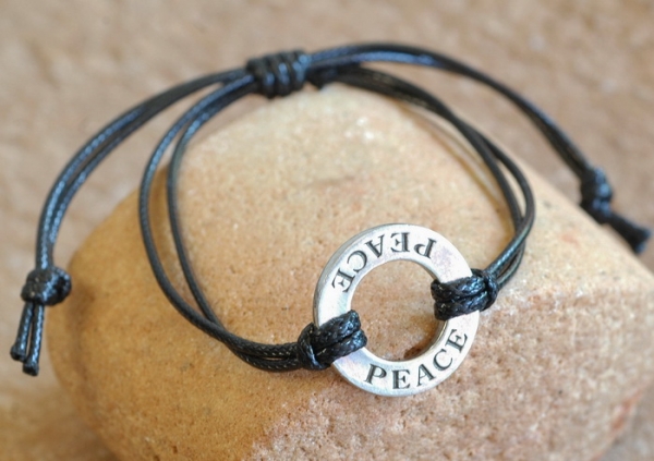 Modernes Armband mit Symbol - Peace / Frieden