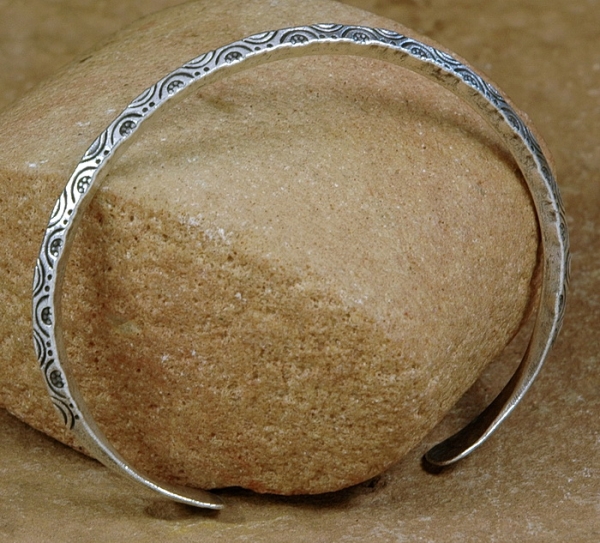 Schmaler Tuareg Armreif aus Silber - Schönes Muster
