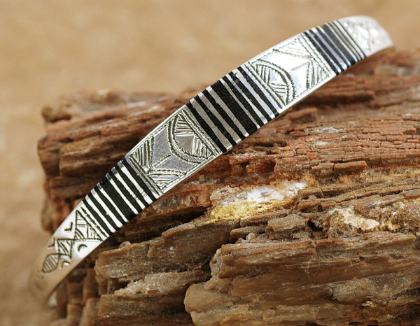Schöne Tuareg Silber Armspange mit Ebenholz