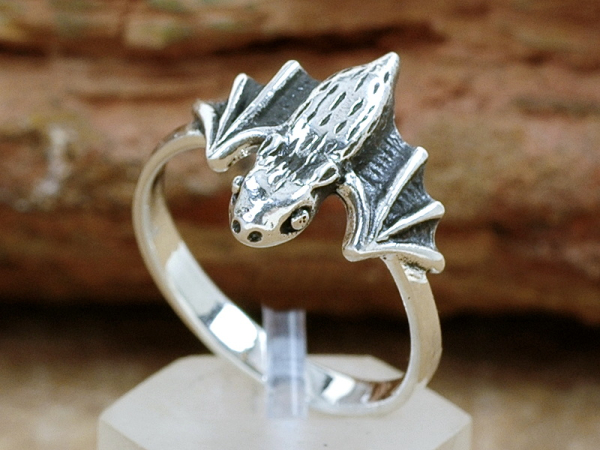 Schöner Ring aus Silber 925 - Fledermaus Vampir
