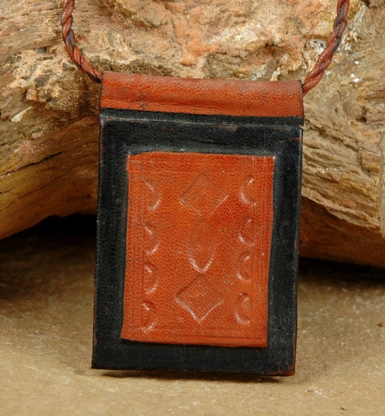 Schönes Leder Amulett aus Afrika - Afrika Schmuck
