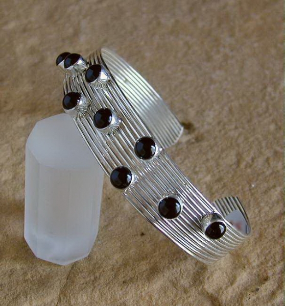 Silber Armspange mit Onyx - Modernes Design