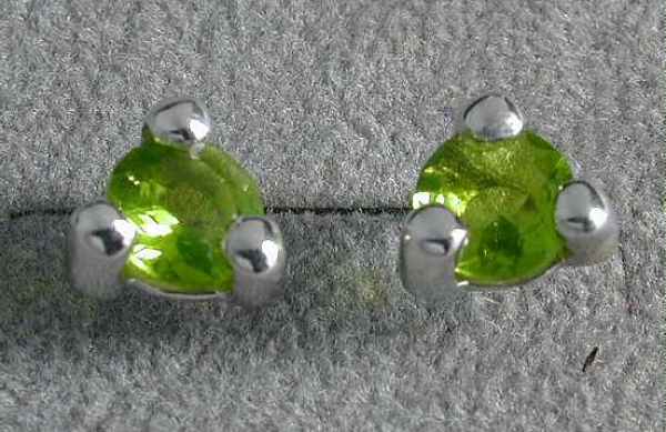 Silber Ohrstecker 925 - Elegantes Design - Peridot