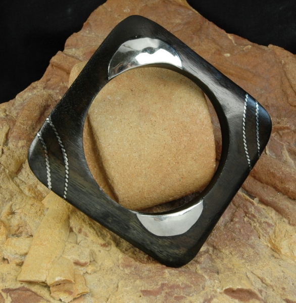 Tolle Afrika Armspange - Ebenholz mit Metall Einlagen