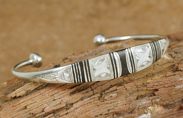 Tolle Tuareg Armspange - Silber mit Ebenholz Einlagen