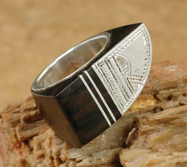 Toller Tuareg Schmuck - Ring aus Silber mit Ebenholz