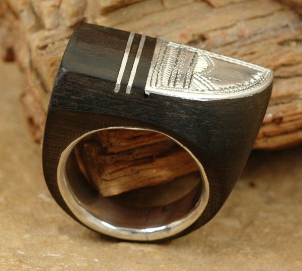 Toller Tuareg Schmuck - Ring aus Silber mit Ebenholz