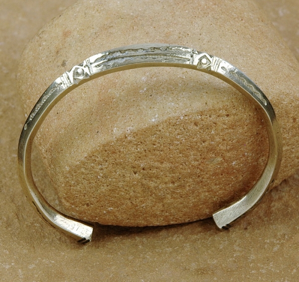 Traditionelle Tuareg Armspange mit schönem Muster