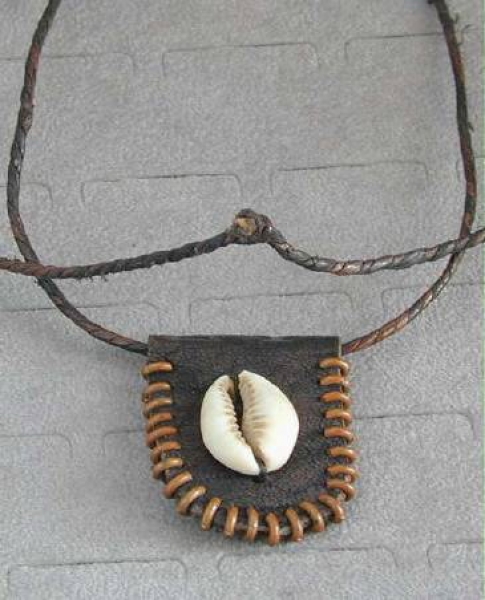 Tuareg Amulett - Afrika Halskette mit Kauri Muschel