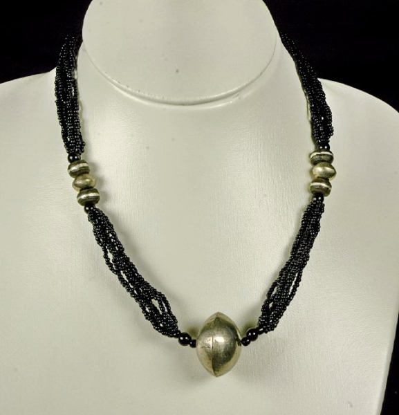 Tuareg Halskette mit Silber und Ebenholz Perlen