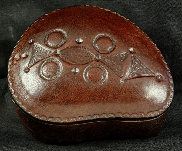 Tuareg Lederdose aus Ziegenleder - Tuareg Kunst