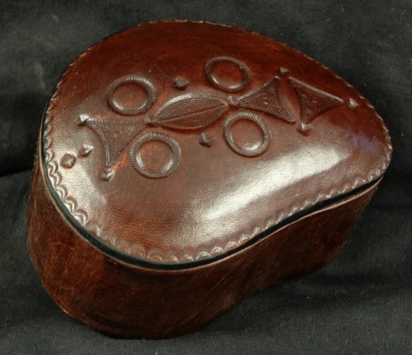 Tuareg Lederdose aus Ziegenleder - Tuareg Kunst