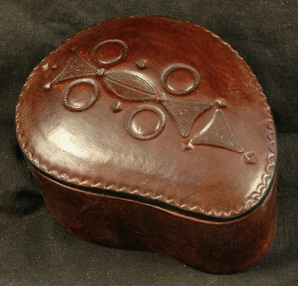 Tuareg Lederdose aus Ziegenleder - Tuareg Kunst