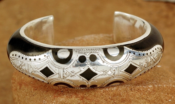 Tuareg Schmuck - Armspange aus Ebenholz mit Silber
