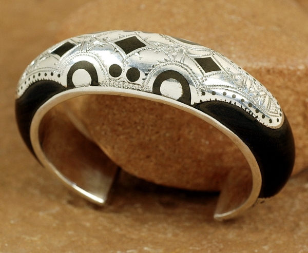Tuareg Schmuck - Armspange aus Ebenholz mit Silber